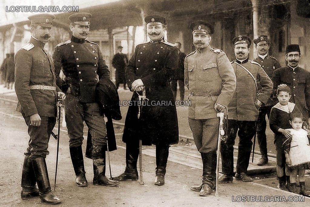 Български офицери на завзетата Солунска гара
