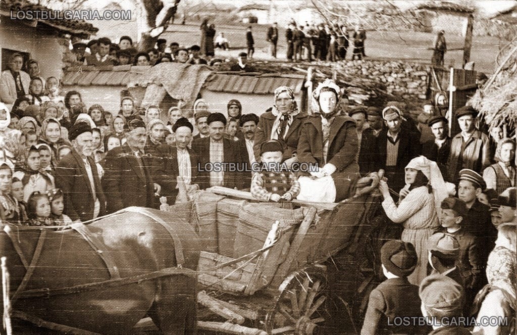 Селска сватба на български турци в Разградско - булката с майка си, 50-те години на ХХ век
