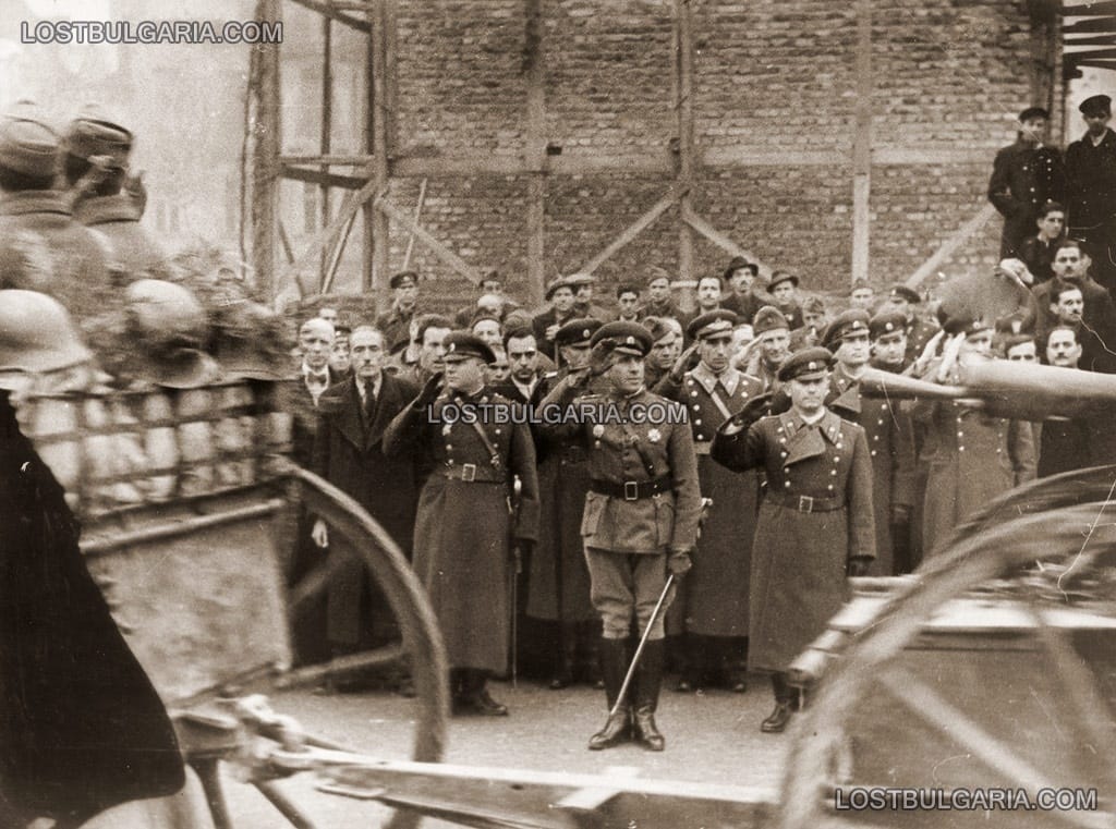Посрещане на Българската армия, в средата ген. Владимир Стойчев, София 1945г.