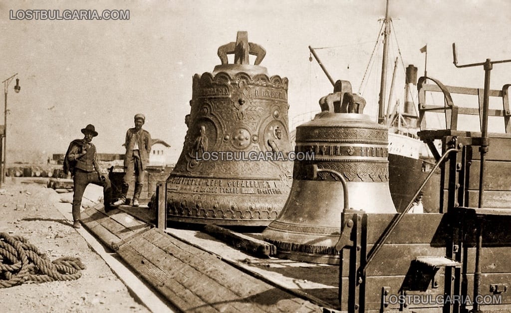 Варна, пристанището, камбаните за храм 
