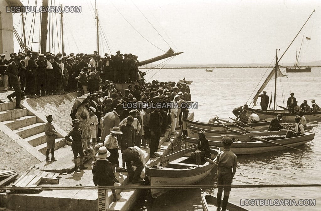 Бургас, морската гара - превоз с лодки от железницата до корабите, 20-те години на ХХ век