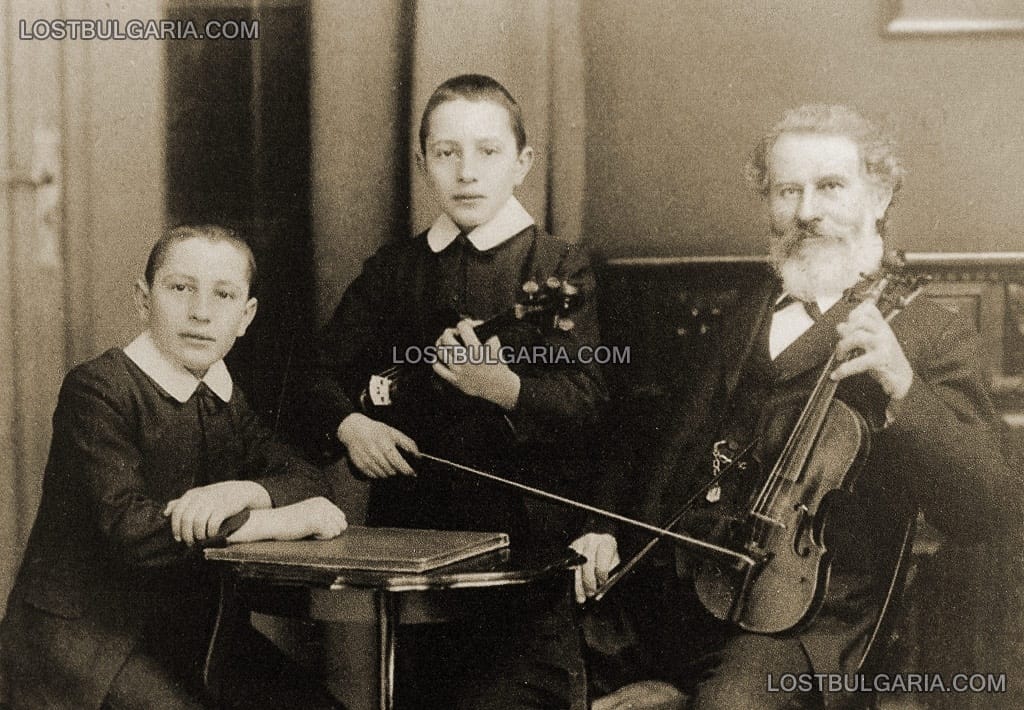 Близнаците Панчо и Любен Владигерови с дядо си Леон Пастернак, Берлин, 1912-13 г.