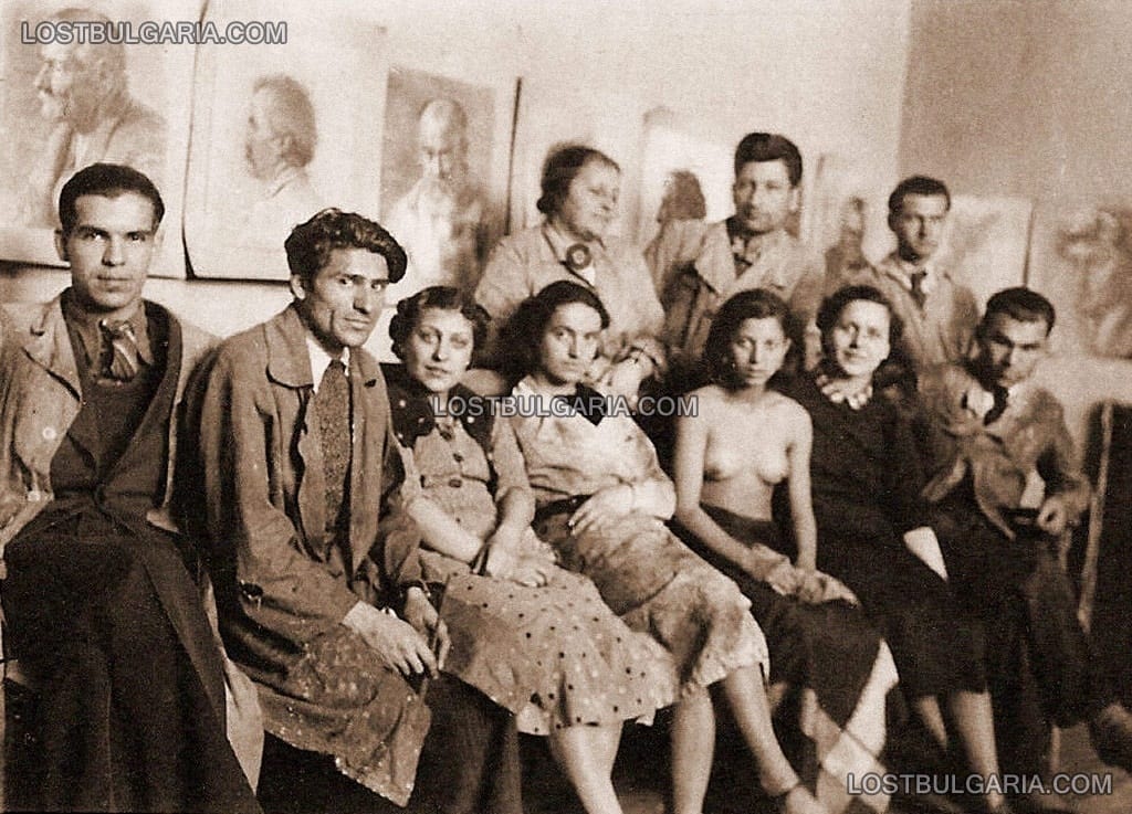 Студенти и модели от Художествената академия в София, 30-те години на ХХ век