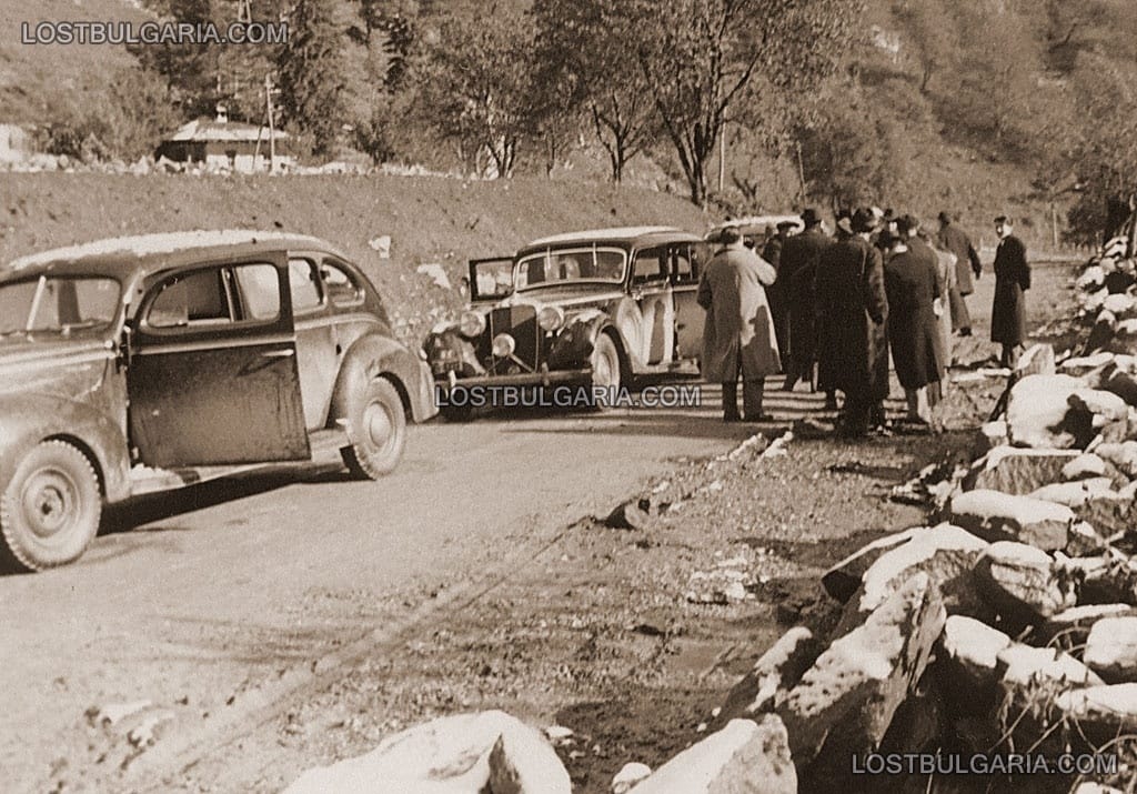 Из България с автомобили, първи Ford V8 модел 1939, след него лимузина Мерцедес-Бенц, 40-те години на ХХ век