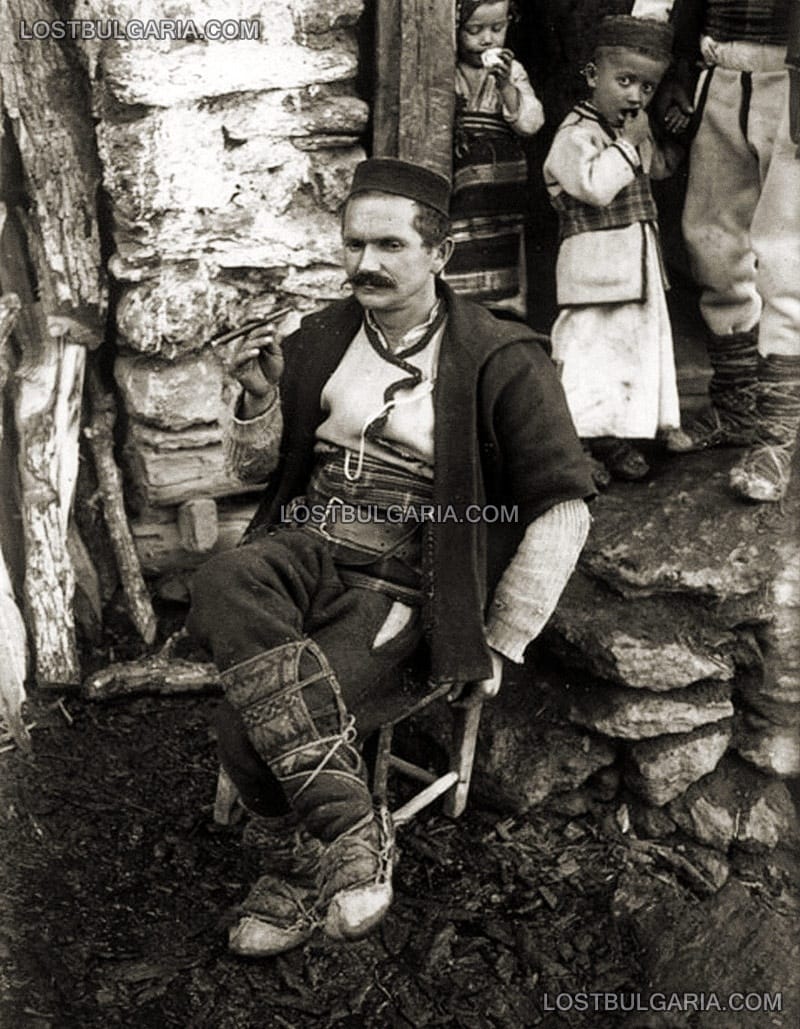 Мъж в носия от село Заград (сега в Македония), 30-те години на ХХ век