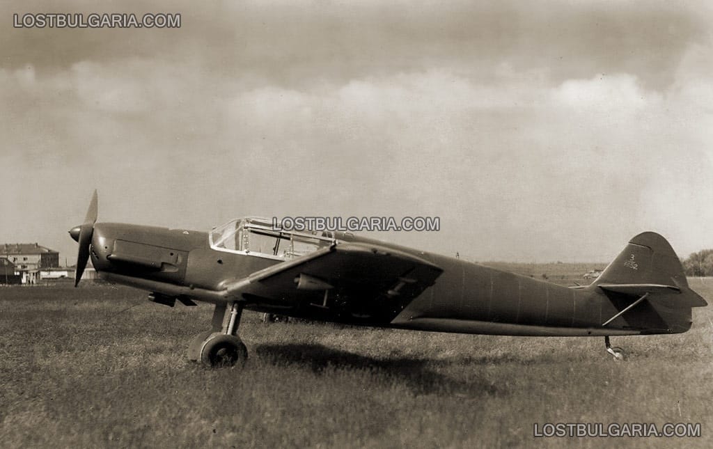 Български самолет Месершмит 108 (Messerschmitt Bf 108), известен като въздушното такси на летище Божурище