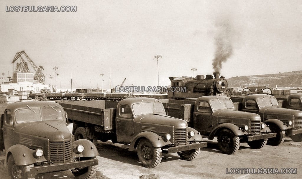 Пристанище Варна, камиони ЗИЛ дар от СССР, 1956г.