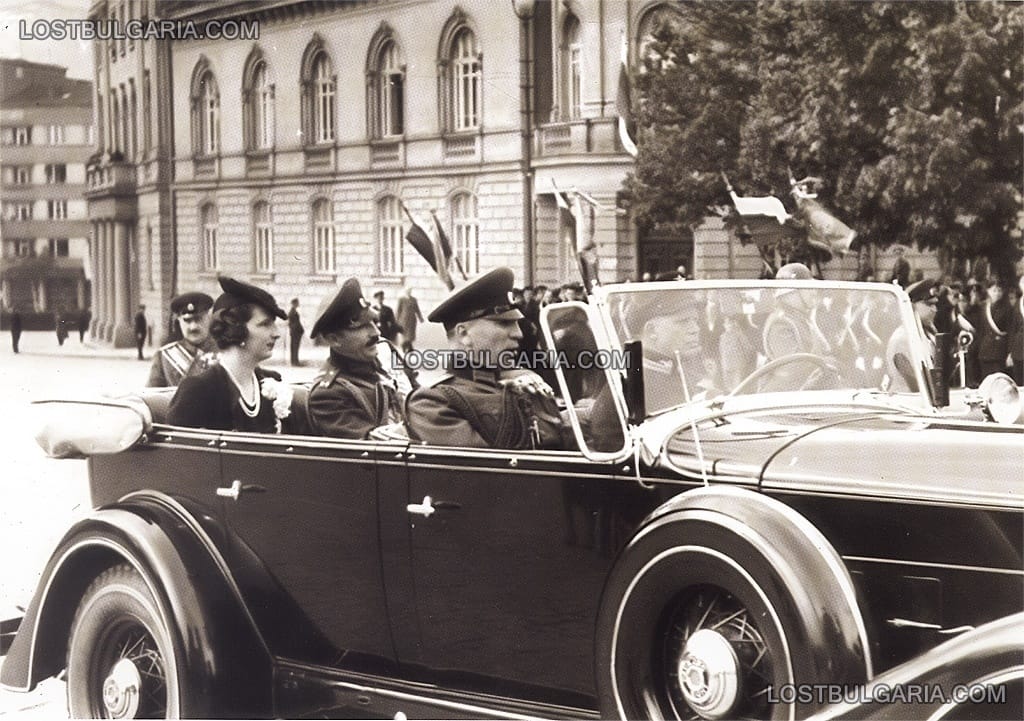 Н.В.Цар Борис III и Царица Йоанна на парад за Гергьовден, 30-те години на ХХ век