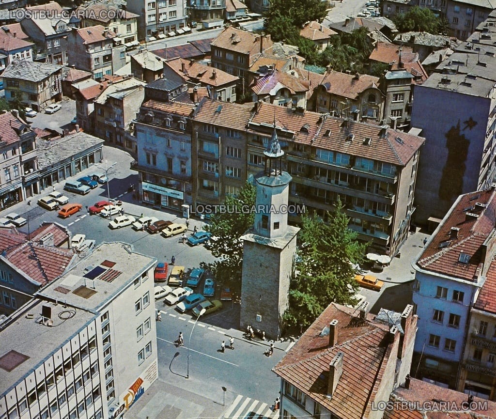 Габрово, центърът на града и часовниковата кула, построена през 1835 г., 70-те години на ХХ век