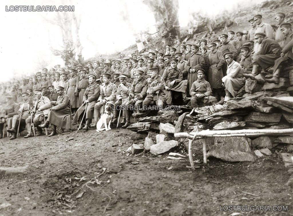 Офицери и войници от 11-та пехотна македонска дивизия