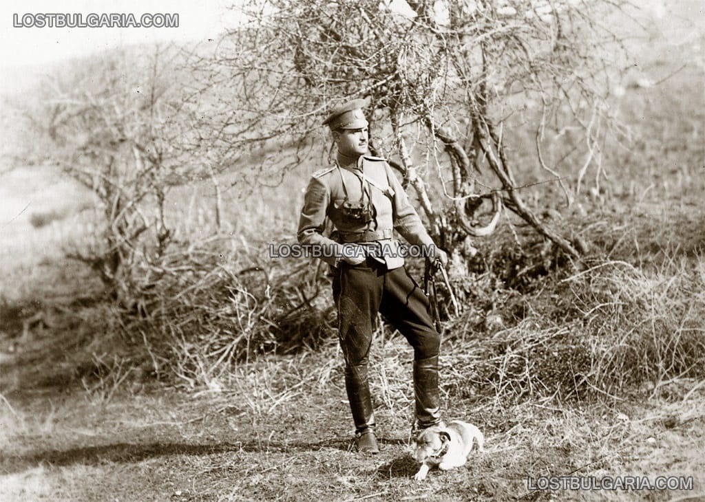 Офицер с куче от 11-та пехотна македонска дивизия
