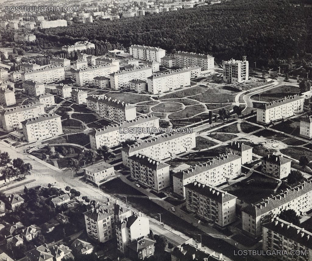 София, комплекс "Ленин", сега "Яворов", вижда се "Цариградско шосе" и колелото на трамваи № 4 и 10, 60-те години на ХХ век