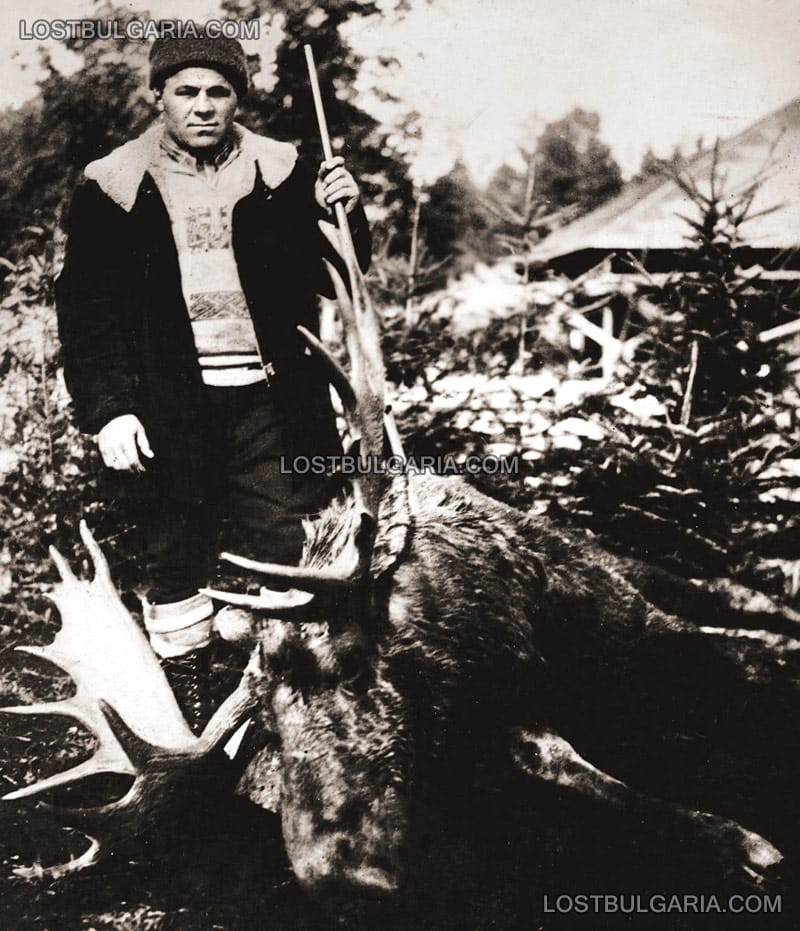 Борецът Дан Колов, с убит от него елен, 1935г.