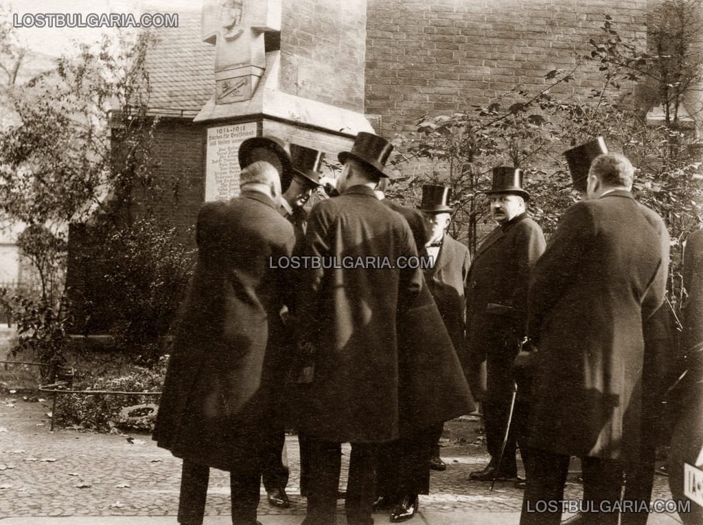 Български и чужди дипломати на погребението на бившия министър-председател д-р Васил Радославов, Берлин, 25 октомври 1929 г.