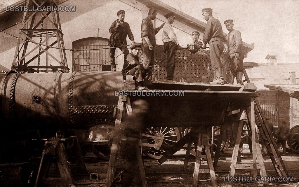 Софийската ж.п. работилница - ремонт на парен локомотив, началото на ХХ век