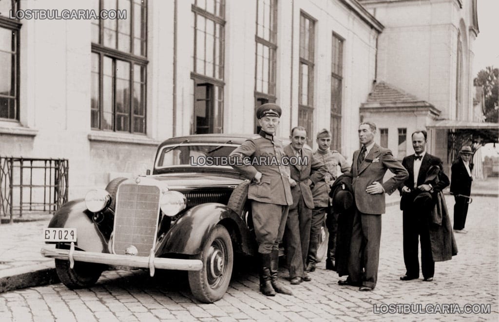 Офицер с автомобил Мерцедес пред гарата в Бургас, юли 1939 г.