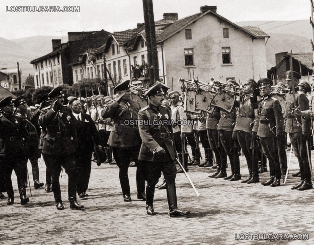 24 май 1937, Перник. Цар Борис ІІІ, принц Кирил, генерал Христо Луков, полковник Васил Бойдев (детайл)
