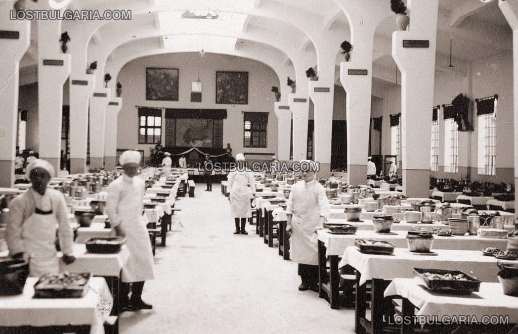 Столовата на Школата за запасни офицери в София, днес в сградата се помещава музеят "Земята и хората", края на 30-те години на ХХ век