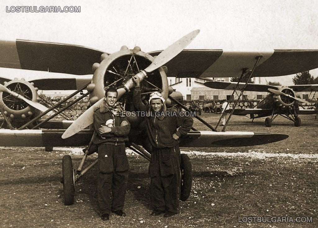Български авиатори на обучение в Италия пред самолет IMAM Ro.41, 30-те години на ХХ век