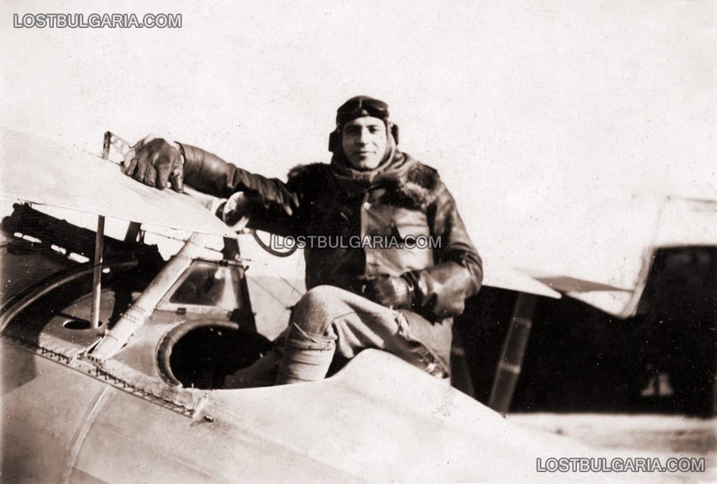 Български авиатор с трофеен френски изтребител Nieuport XXIV