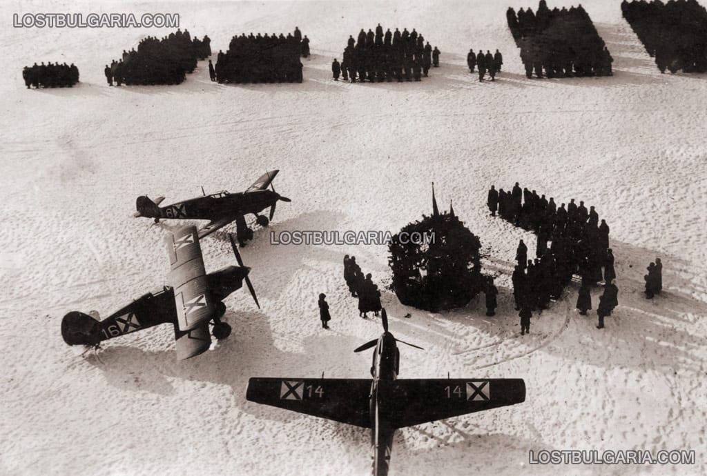 30 януари 1943 г., водосвет на бойните знамена, изтребители Месершмит 109Е и Авиа Б-534 "Доган"