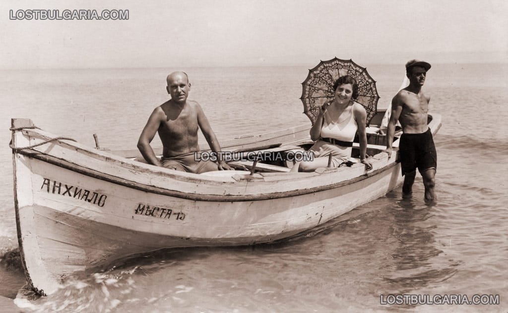 На плаж край Поморие, началото на 30-те години на ХХ век