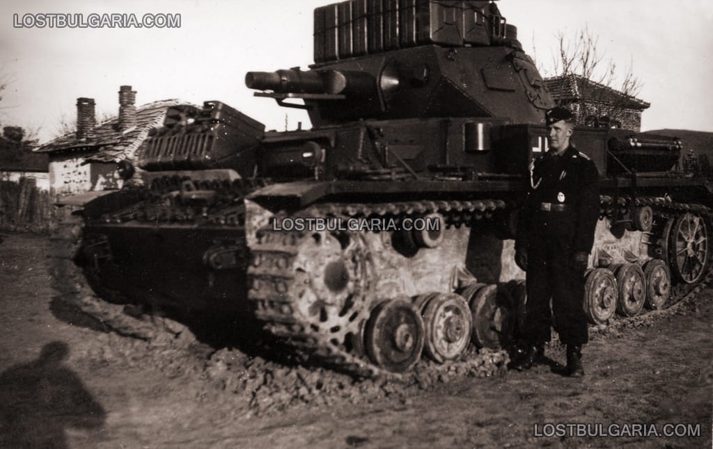 Германски танк, преминаващ през България по времето на Балканската кампания, месец април 1941 г.