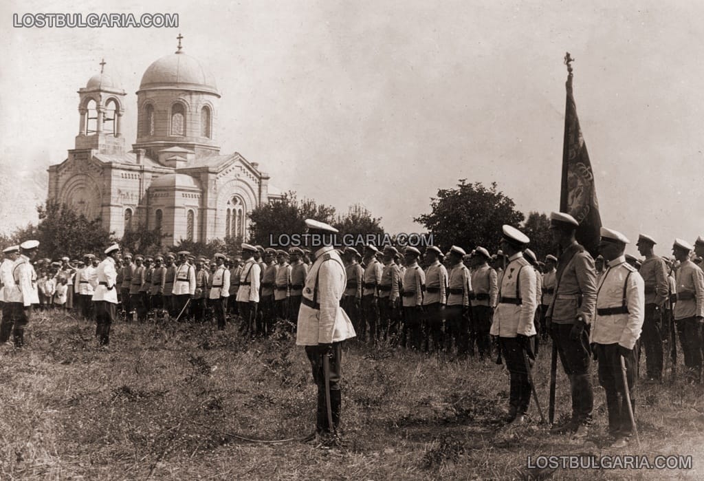 Цар Борис ІІІ държи реч пред юнкери от Военното училище в София, 30-те години на ХХ век