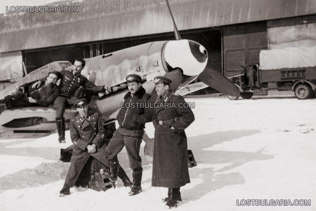 В бойна готовност, български летци с изтребител Месершмит-109Г, летище Враждебна, зимата на 1943-44 г.