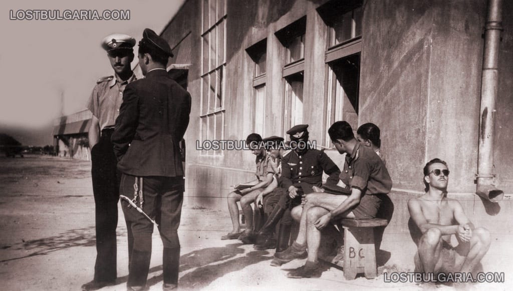 Летци от 6-и Изтребителен полк, летище Карлово, лятото на 1943 година