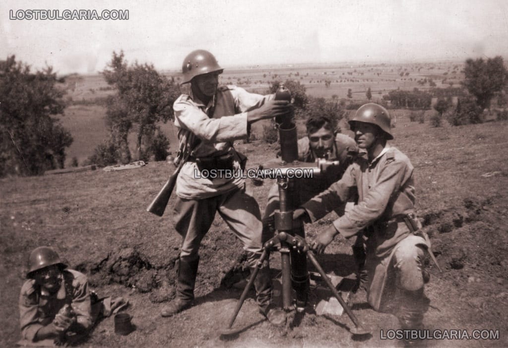 Войници с минохвъргачка, 1943 година