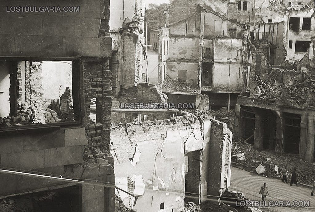 София, разрушени сгради на улица 