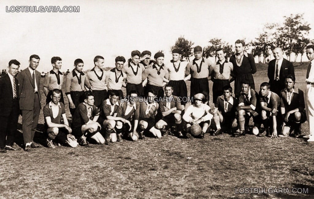 Футболен клуб "Черноморец" - Бургас, 1927г.