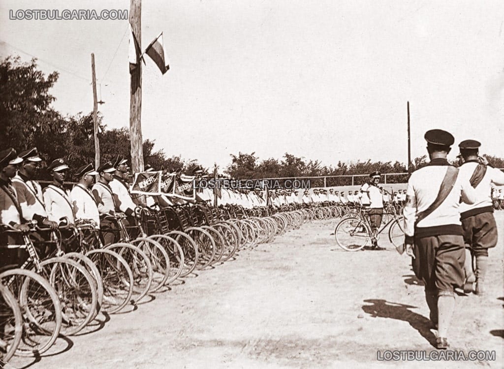 Велосипедисти на Юнашки събор в Шумен, 30-те години на ХХ век