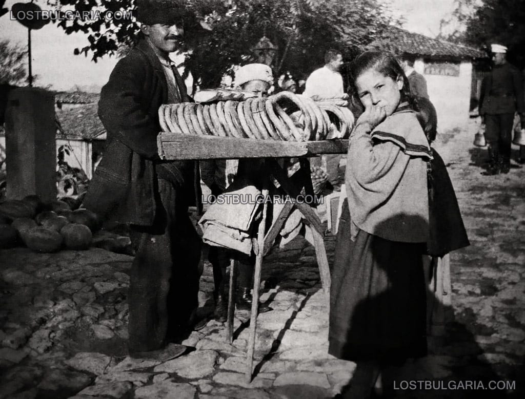 Търново, пазар в града - продавач на гевреци, 1907 г.
