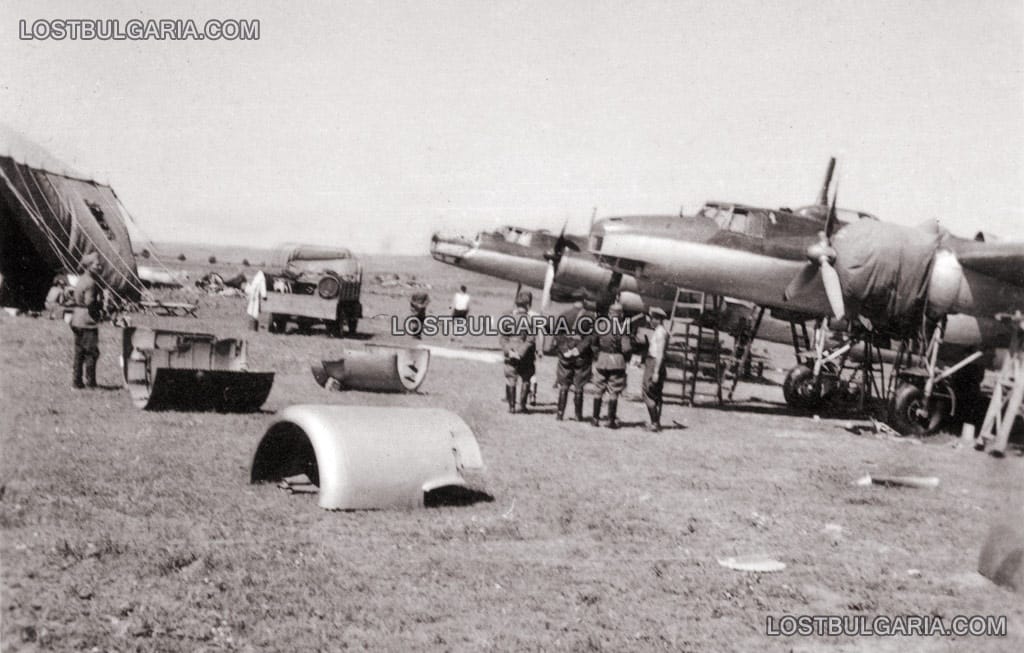 Подготовка на трофейни югославски бомбардировачи Дорниер-17 за прехвърляне в българските Въздушни Войски, 1941 г.