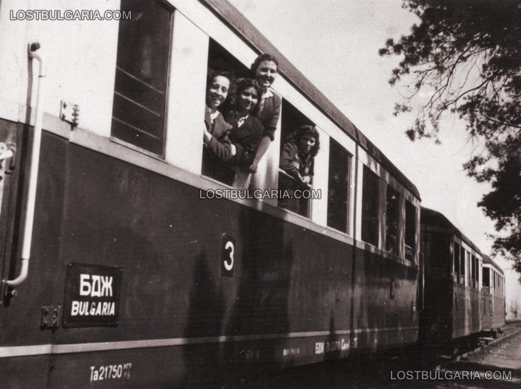 Мотрисен влак на БДЖ, край Казичене, 40-те години на ХХ век