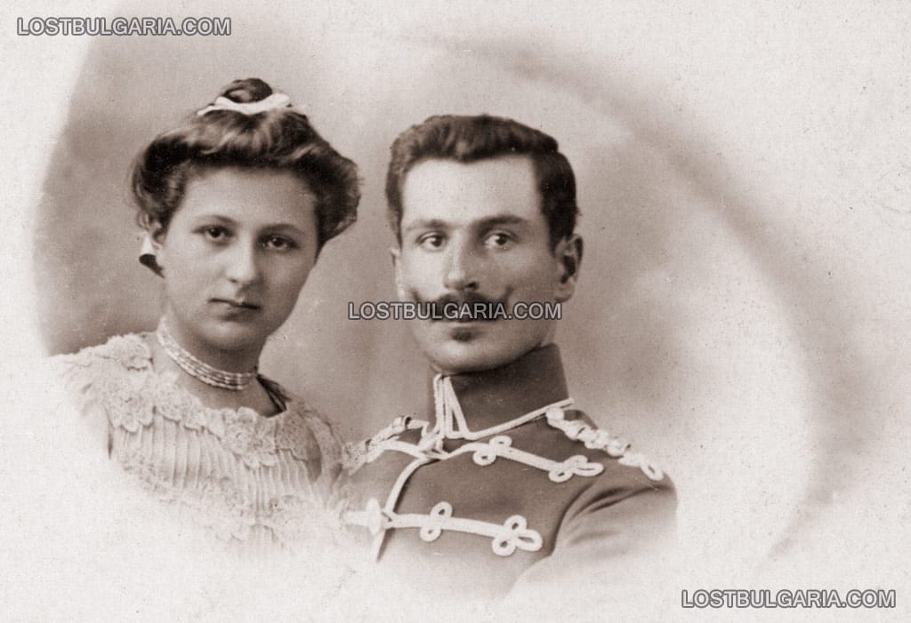 Поручик Петър Софрониев от Лейбгвардейския конен полк и неговата съпруга, месец август 1905 г.