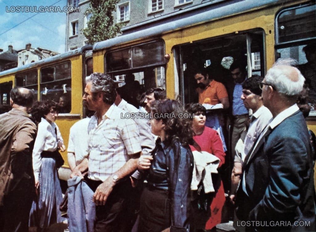 София, трамвайна спирка на улица "Граф Игнатиев", 1987г.