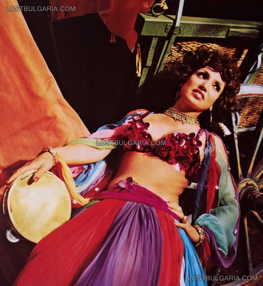 Танцьорка от оркестър, участник в програмата на ресторант "Цигански табор", Златни пясъци, 70-те години на ХХ век
