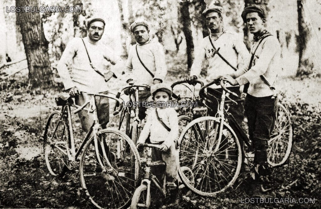 Най-малкият участник в колоездачните игри, устроени в Пазарджик - 13 юли 1924г.