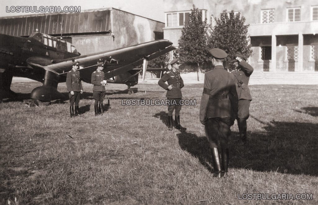 1943 година, летище Пловдив, 5-и бомбардировъчен полк, пикиращ бомбардировач Юнкерс-87 Щука, вероятно служба за смъртта на цар Борис ІІІ