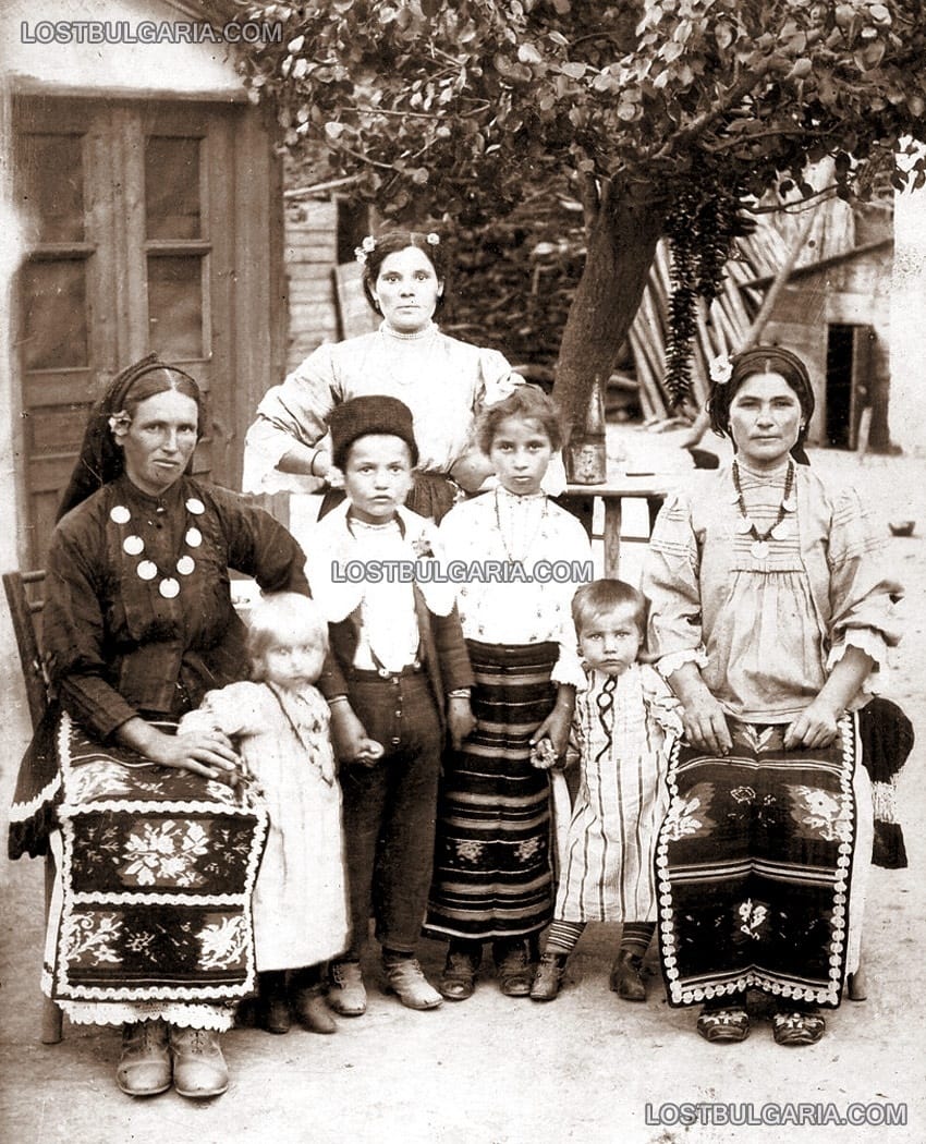 Жители на село Шияково (Плевенско), снимани около 1915 г.