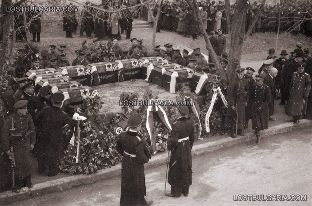 Погребението на екипажа на германската подводница UB-45, потопена от мина край Евксиноград през 1916 г., извадена през 1936 г. Варна, февруари 1936 г.