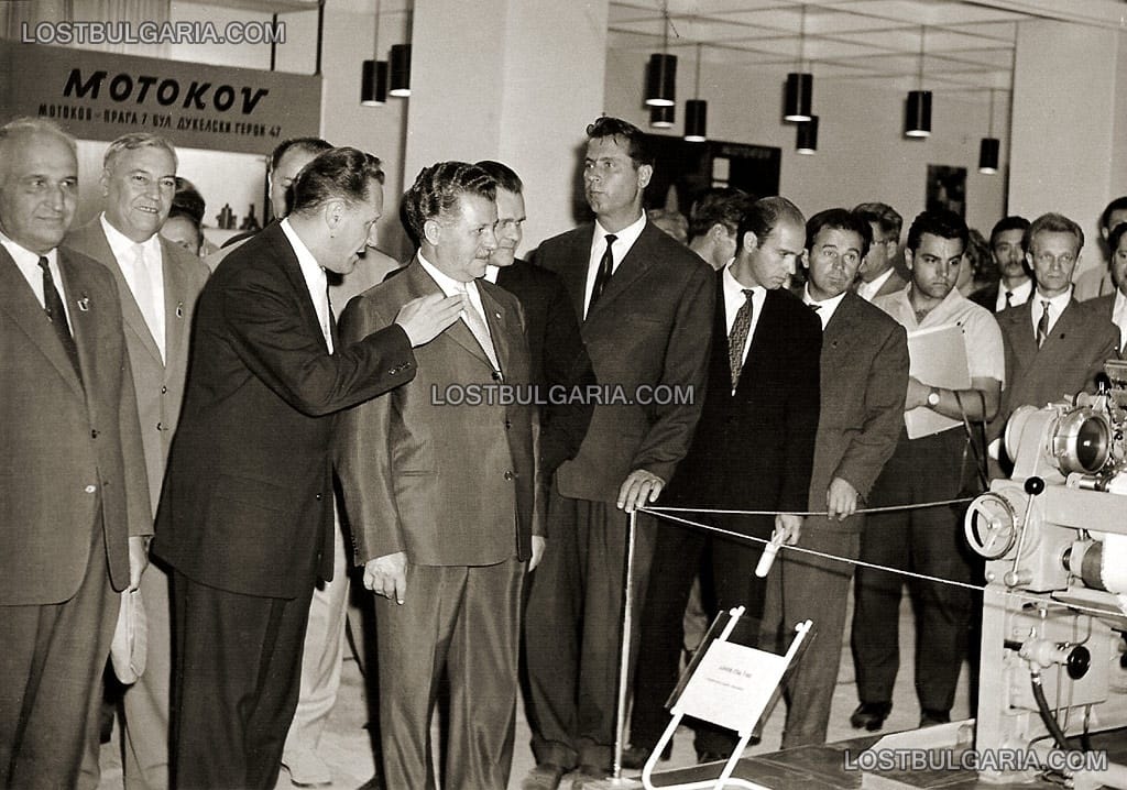 Първият секретар на ЦК на БКП Тодор Живков и председателят на Министерски съвет Антон Югов в чехословашката панаирна палата, Пловдив, 1960г.