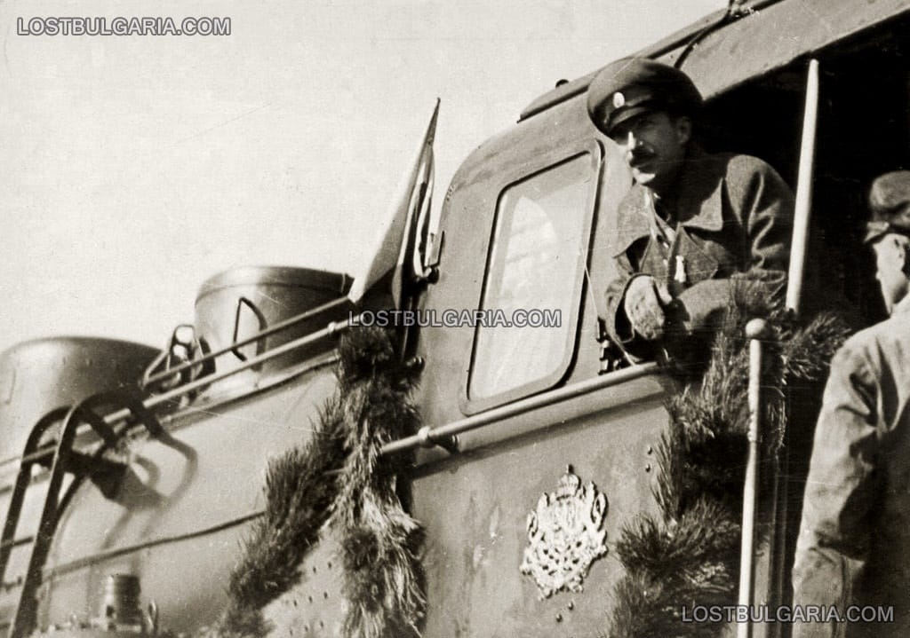 Цар Борис III в кабината на управляван от него локомотив, 30-те години на ХХ век