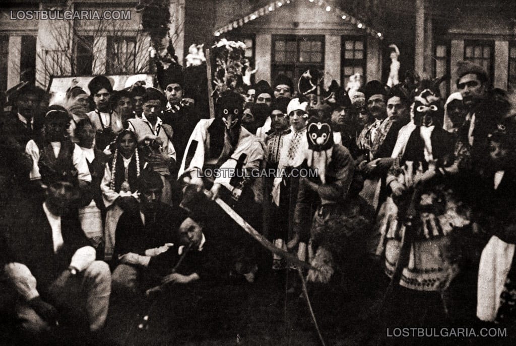 Карнавално кукерно шествие на студентите от Художествената академия в София, 1927г.
