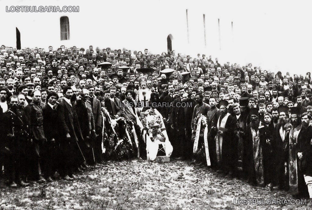 Погребението на Яне Сандански близо до Роженския манастир през април 1915г.