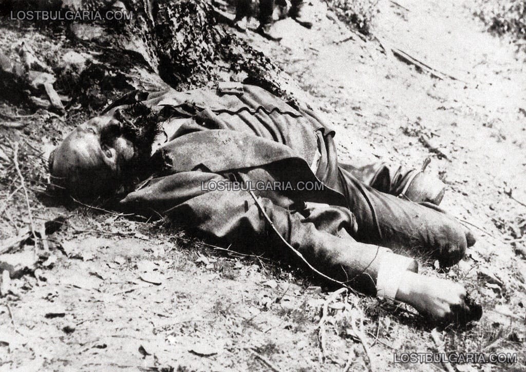 Tялото на Яне Сандански на мястото на убийството му в Пирин, местността "Блатата" / "Баба", 21 април 1915 г.