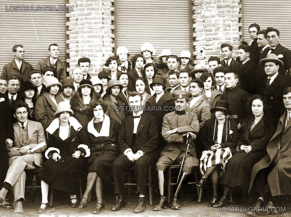 Пазарджик, членове на Музикалното дружество "Маестро Георги Атанасов" с диригентите Асен Митев и Константин Бобченок, 1927г.